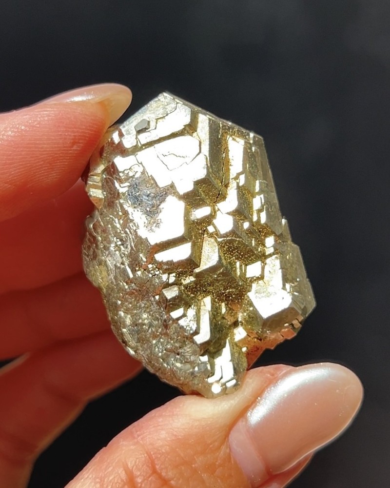 黄鉄鉱 黄鉄鉱(おうてっこう, pyrite) - 岩石鉱物詳解図鑑planetscope